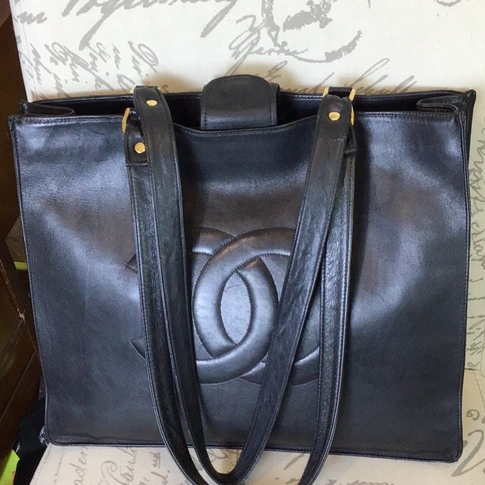 *Live Show Listing* CHANEL Black Quilted CC Leather Shoulder Tote